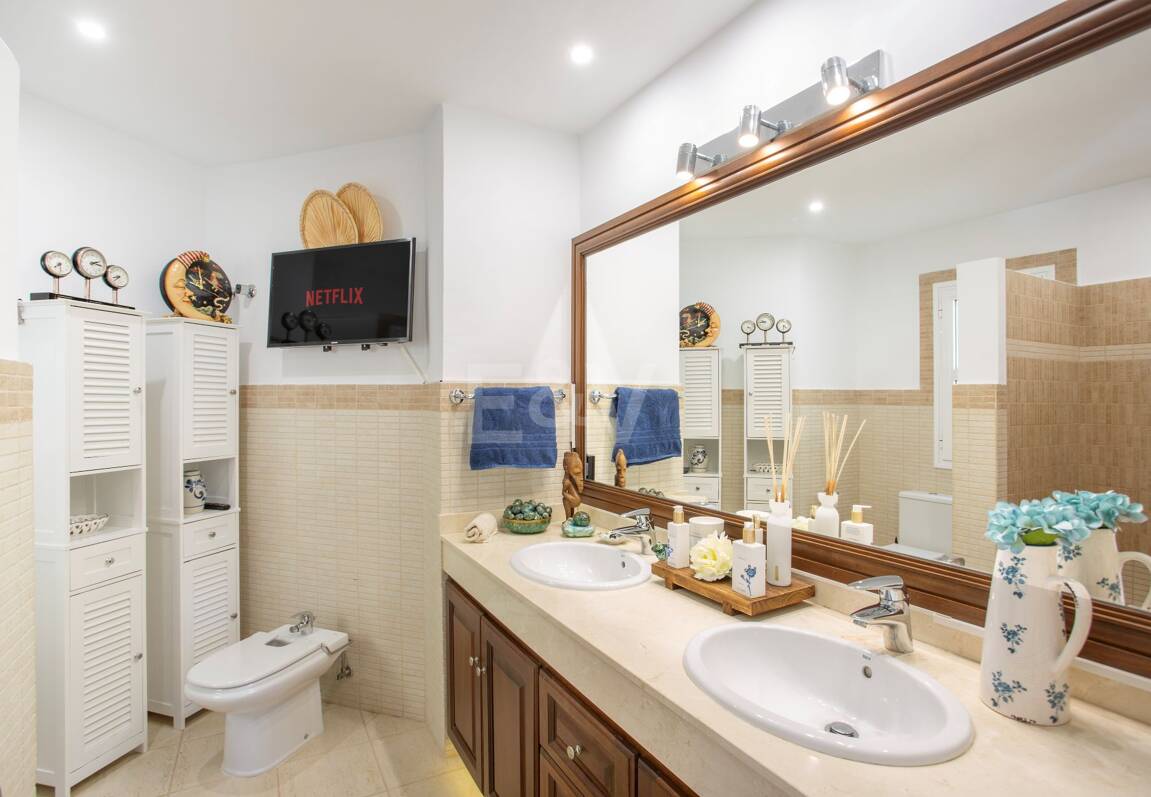 Villa im Cortijo-Stil mit Panoramablick aufs Meer und völliger Privatsphäre