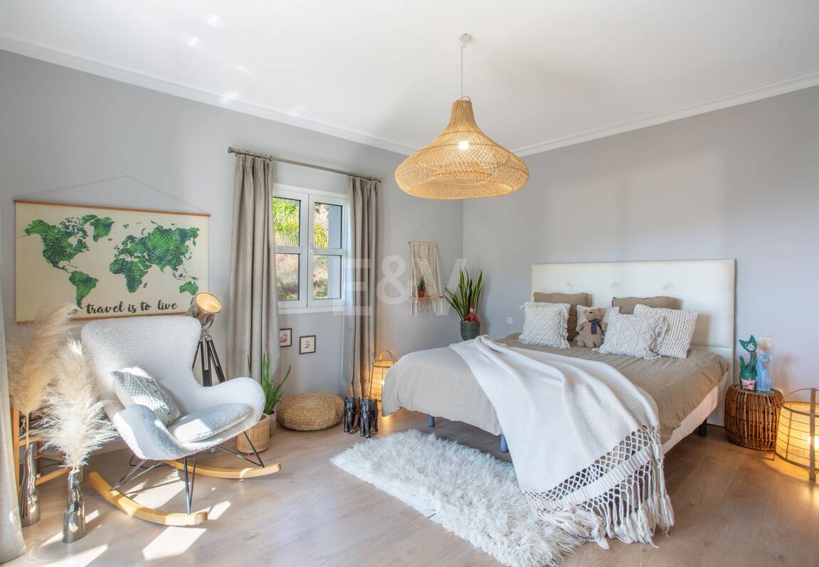 Villa im Cortijo-Stil mit Panoramablick aufs Meer und völliger Privatsphäre