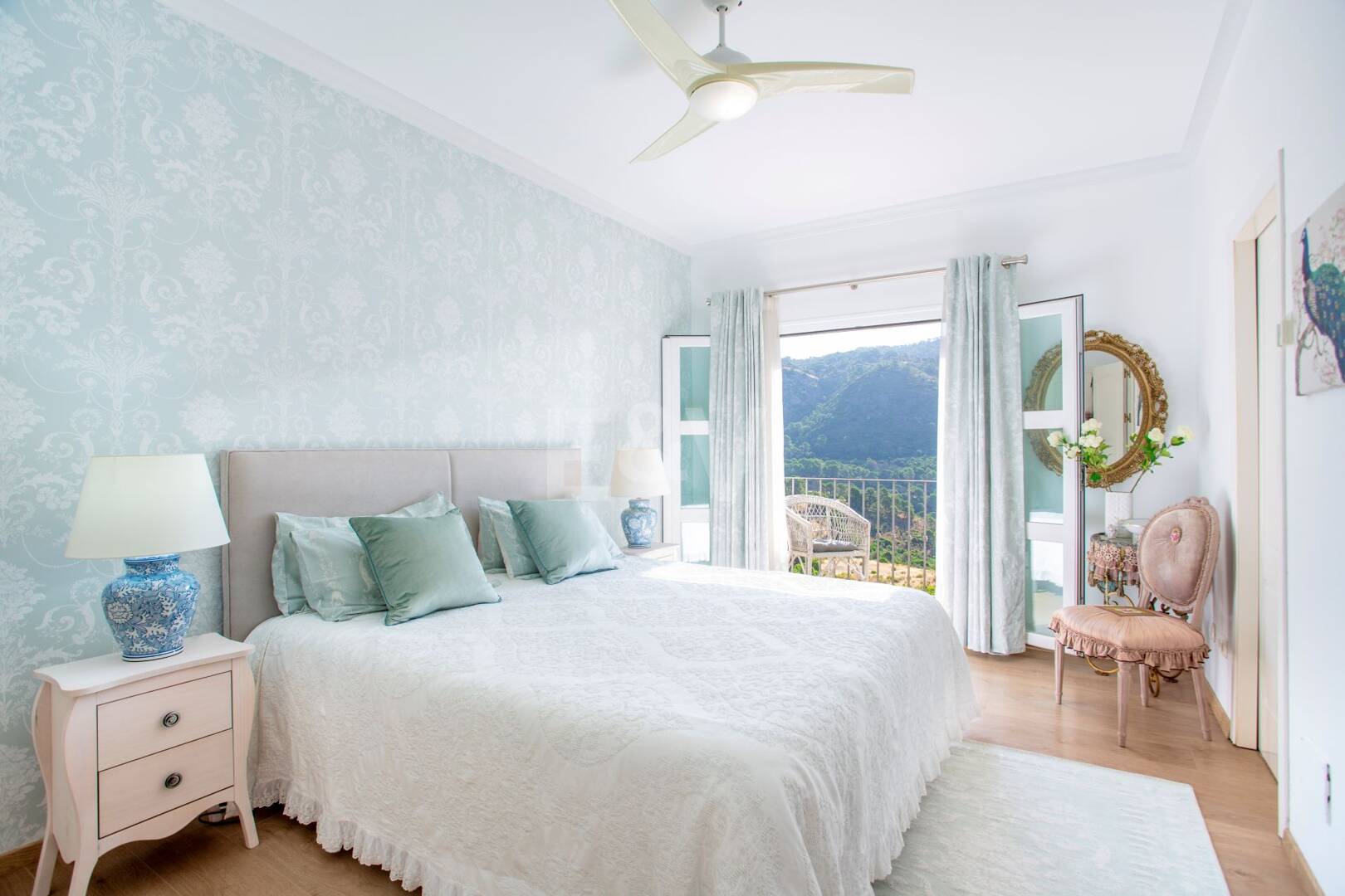 Villa im Cortijo-Stil mit Panoramablick aufs Meer und völliger Privatsphäre