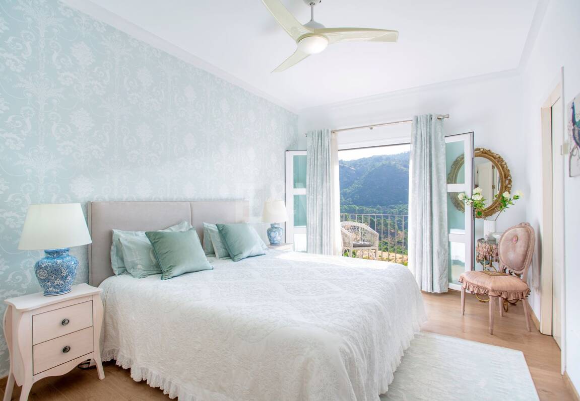 Villa im Cortijo-Stil mit Panoramablick aufs Meer und völliger Privatsphäre