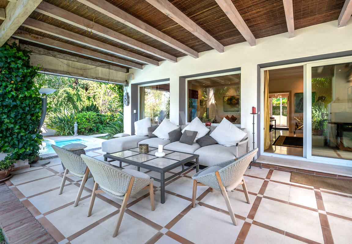 Beautiful Villa in the Heart of Nagüeles with Lush Garden and Sea Views