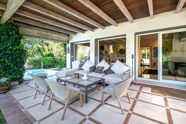 Beautiful Villa in the Heart of Nagüeles with Lush Garden and Sea Views