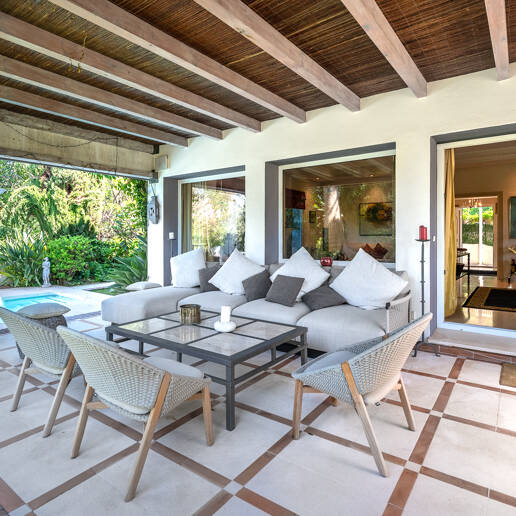 Beautiful Villa in the Heart of Nagüeles with Lush Garden and Sea Views