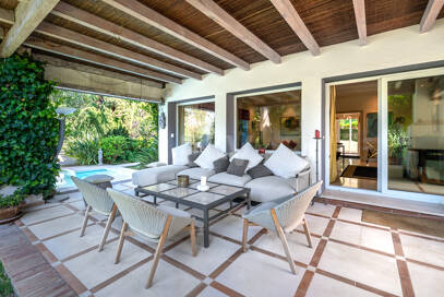 Beautiful Villa in the Heart of Nagüeles with Lush Garden and Sea Views