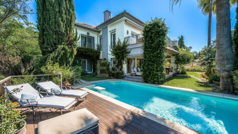 Hermosa villa en el corazón de Nagüeles con jardín frondoso y vistas al mar