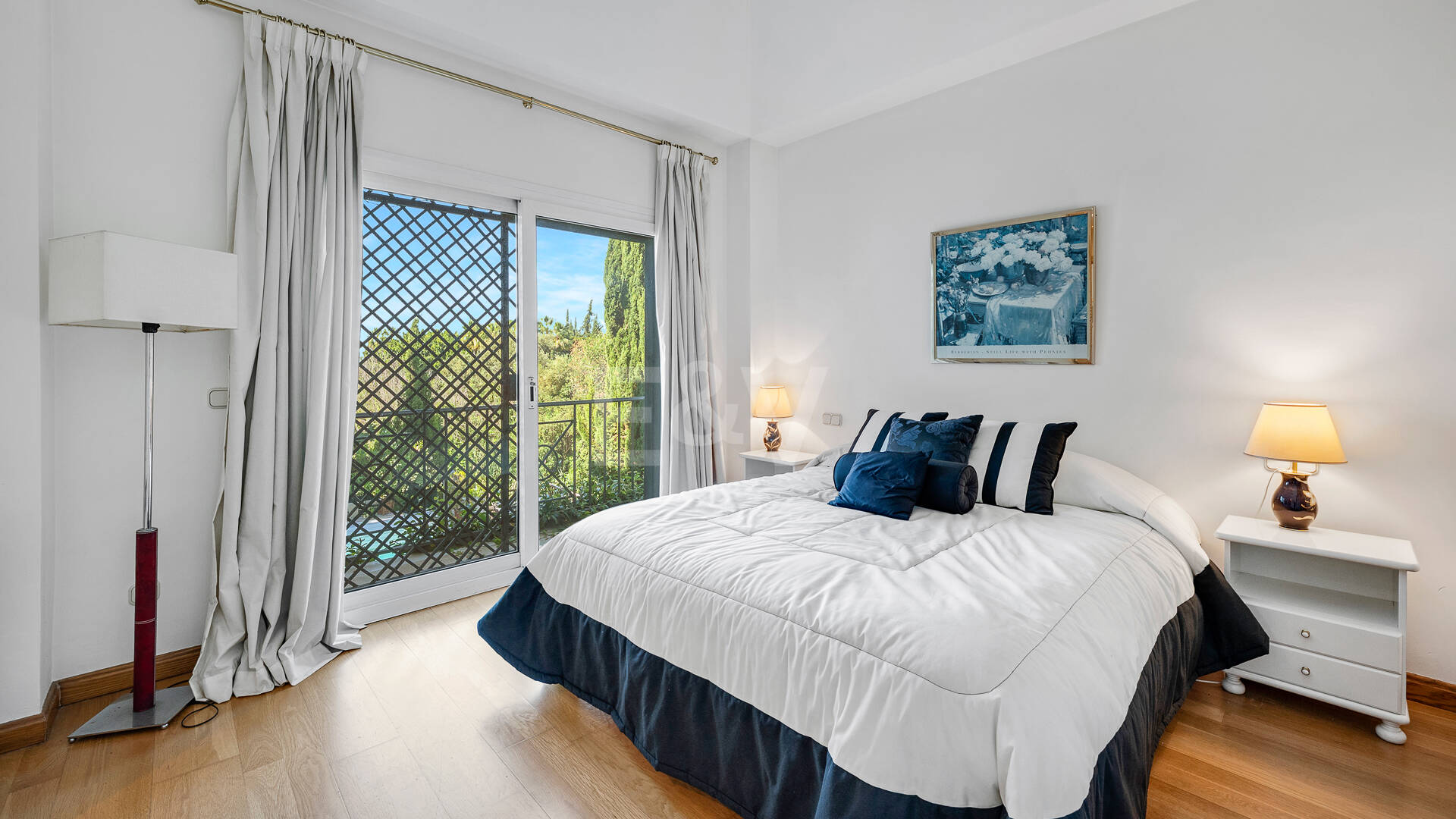 Beautiful Villa in the Heart of Nagüeles with Lush Garden and Sea Views