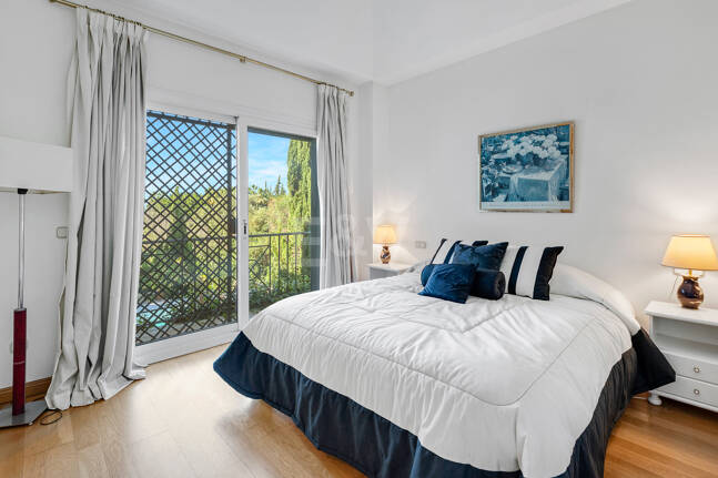 Beautiful Villa in the Heart of Nagüeles with Lush Garden and Sea Views