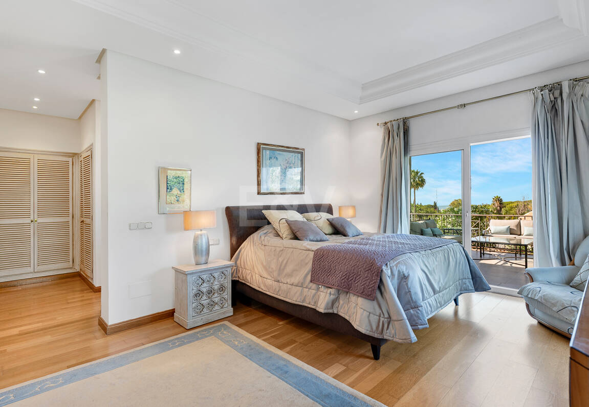 Beautiful Villa in the Heart of Nagüeles with Lush Garden and Sea Views