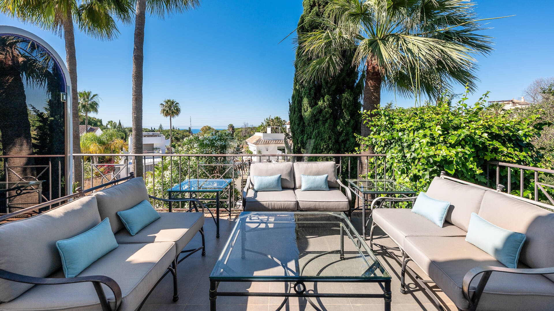 Beautiful Villa in the Heart of Nagüeles with Lush Garden and Sea Views