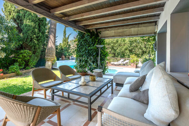 Beautiful Villa in the Heart of Nagüeles with Lush Garden and Sea Views