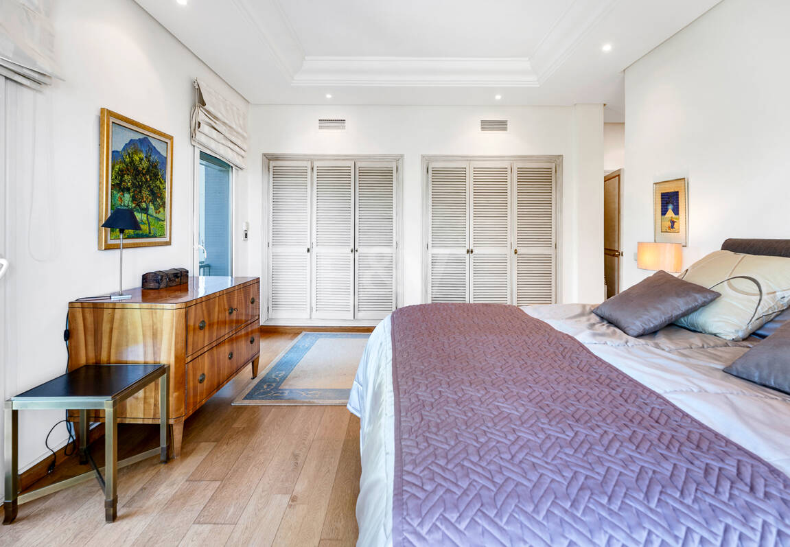 Beautiful Villa in the Heart of Nagüeles with Lush Garden and Sea Views