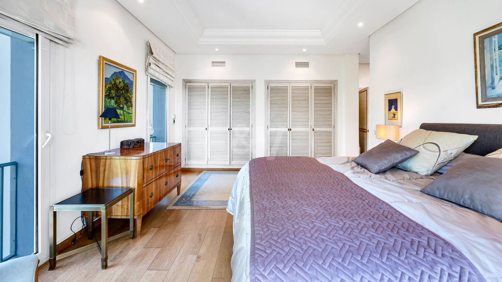 Beautiful Villa in the Heart of Nagüeles with Lush Garden and Sea Views