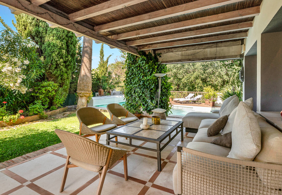 Beautiful Villa in the Heart of Nagüeles with Lush Garden and Sea Views