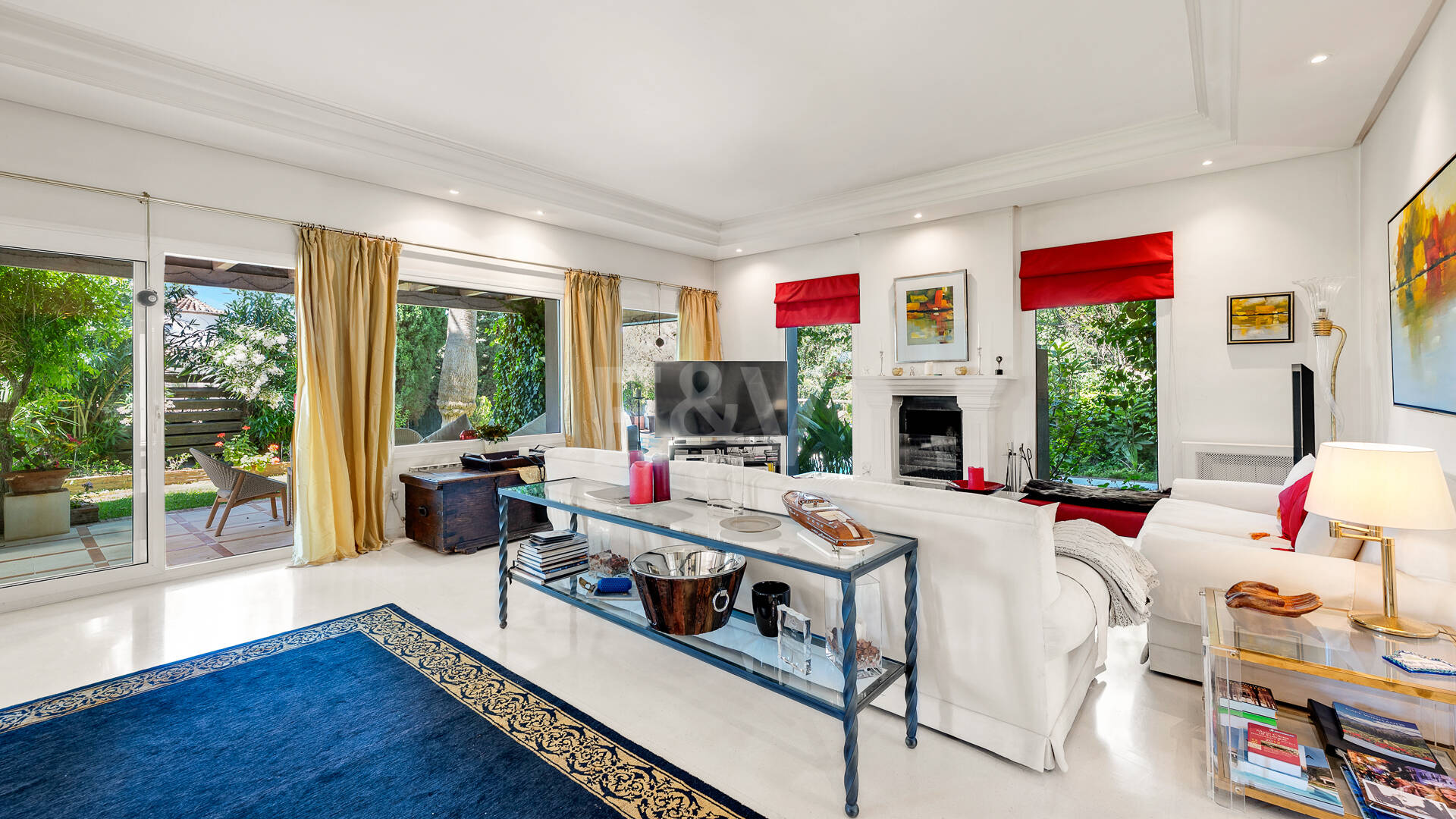 Beautiful Villa in the Heart of Nagüeles with Lush Garden and Sea Views