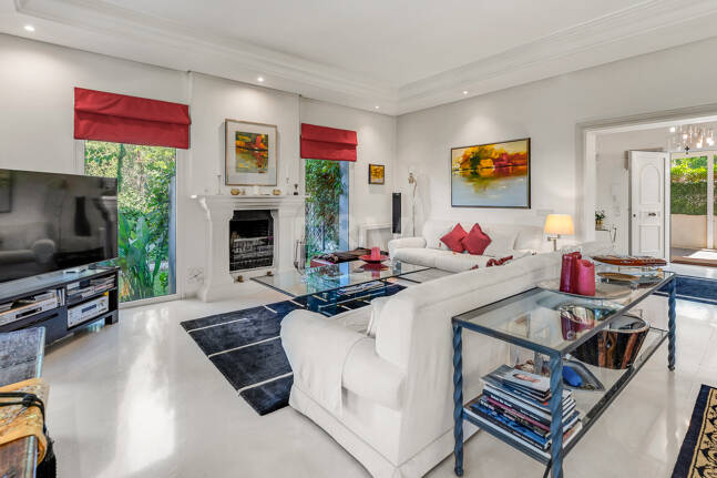 Beautiful Villa in the Heart of Nagüeles with Lush Garden and Sea Views