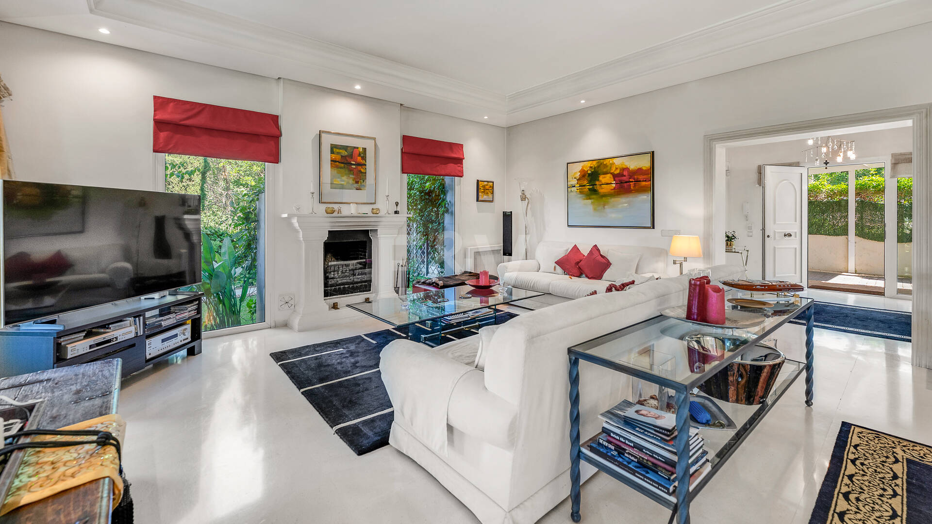 Beautiful Villa in the Heart of Nagüeles with Lush Garden and Sea Views