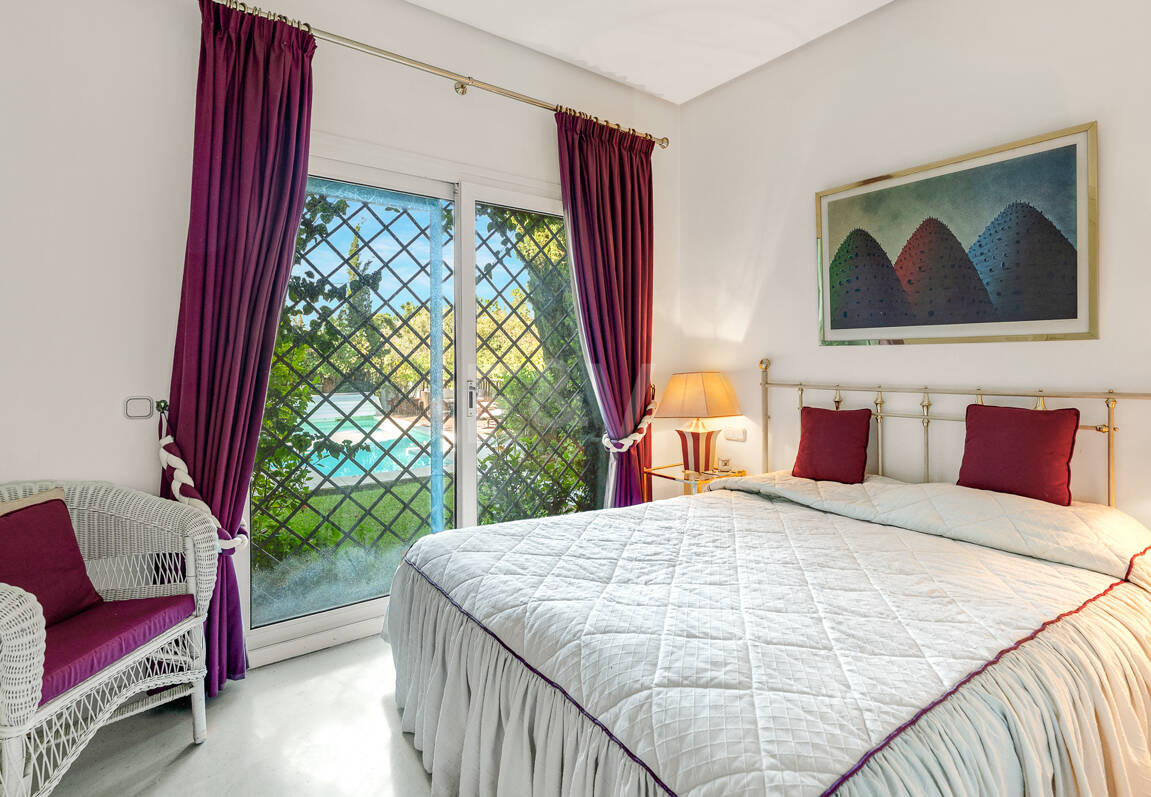 Beautiful Villa in the Heart of Nagüeles with Lush Garden and Sea Views