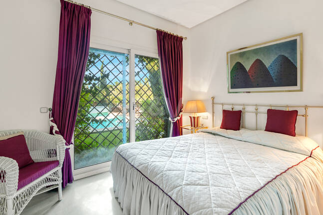 Beautiful Villa in the Heart of Nagüeles with Lush Garden and Sea Views