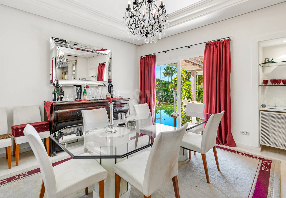 Beautiful Villa in the Heart of Nagüeles with Lush Garden and Sea Views