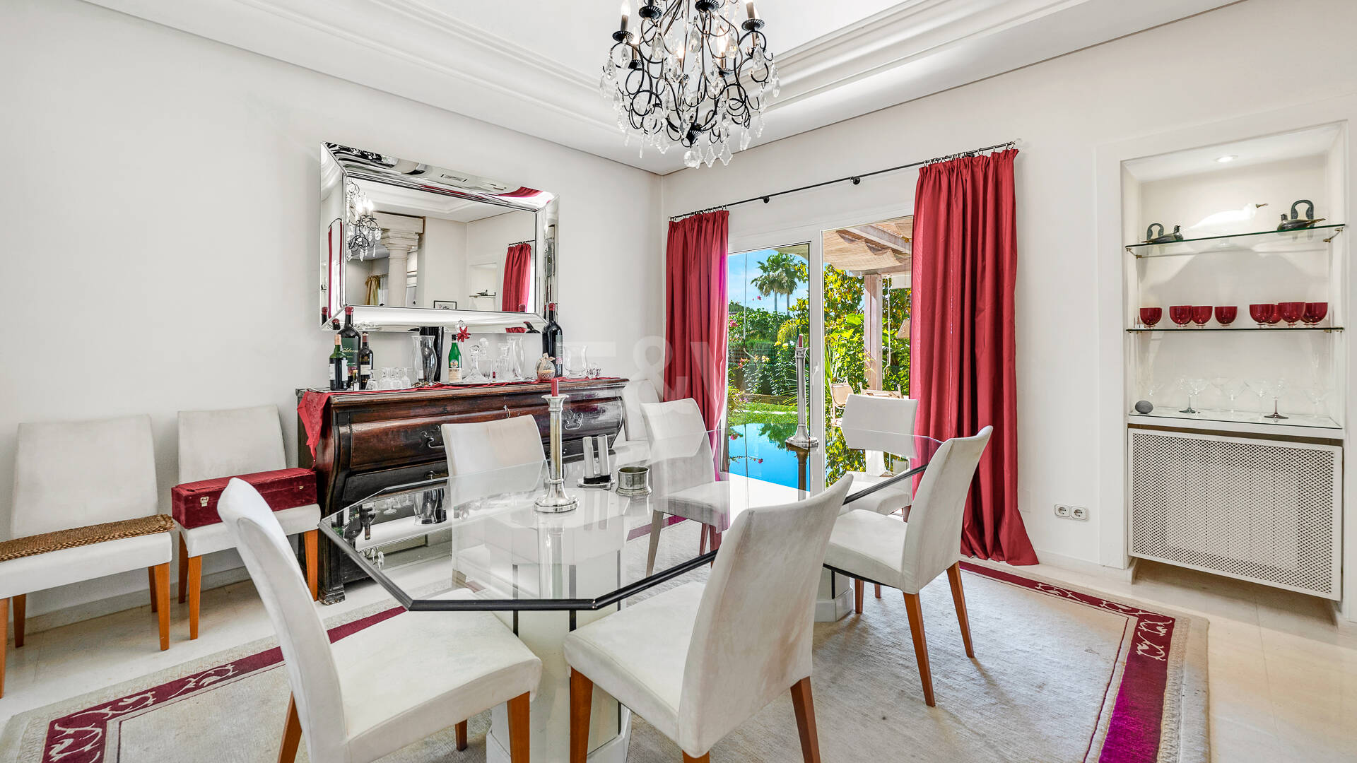 Beautiful Villa in the Heart of Nagüeles with Lush Garden and Sea Views