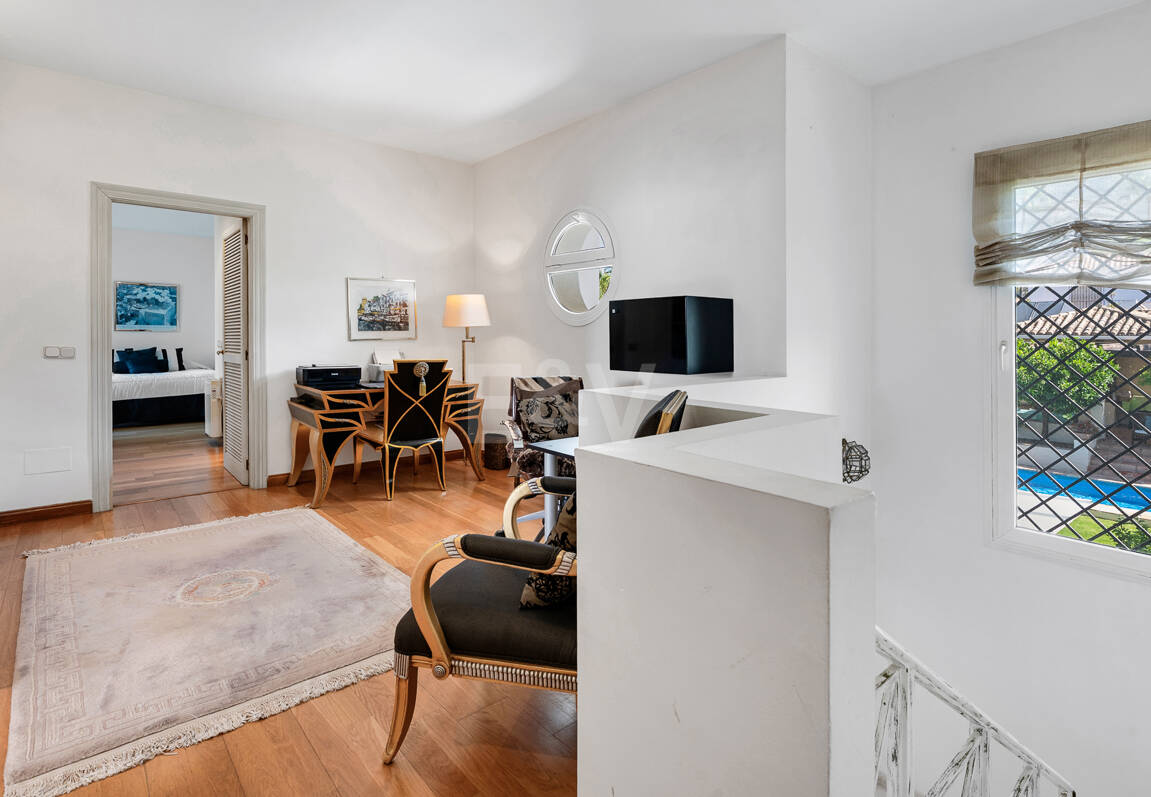 Beautiful Villa in the Heart of Nagüeles with Lush Garden and Sea Views