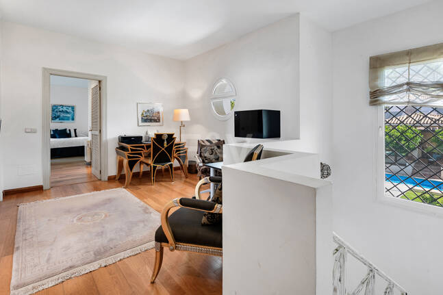 Beautiful Villa in the Heart of Nagüeles with Lush Garden and Sea Views