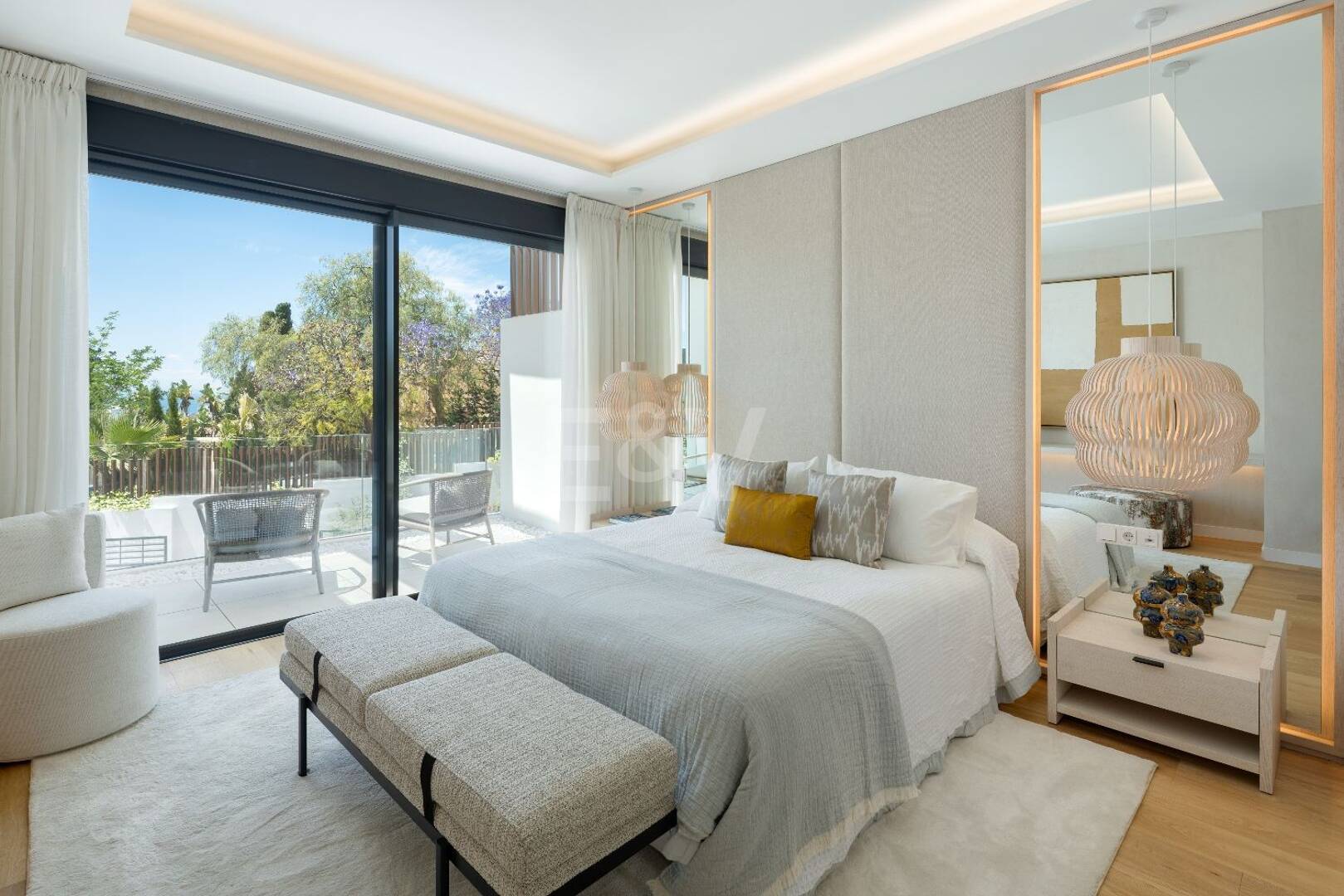 Modern Townhouse with Rooftop Pool and Sea Views in Río Real