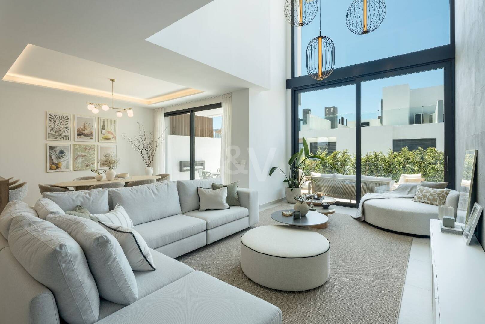 Modern Townhouse with Rooftop Pool and Sea Views in Río Real