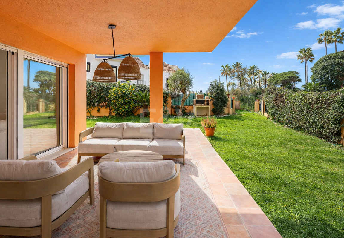 Gartenwohnung am Strand mit Touristenlizenz in einer bewachten Wohnanlage – Strandclubs, internationale Schulen und Annehmlichkeiten zu Fuß erreichbar