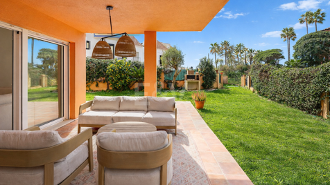 Gartenwohnung am Strand mit Touristenlizenz in einer bewachten Wohnanlage – Strandclubs, internationale Schulen und Annehmlichkeiten zu Fuß erreichbar