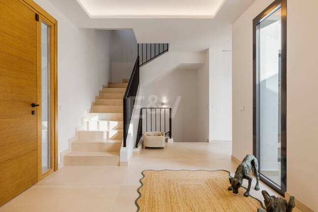 Elegante Zeitgenössische Villa in Las Lomas del Marbella Club an der Goldenen Meile