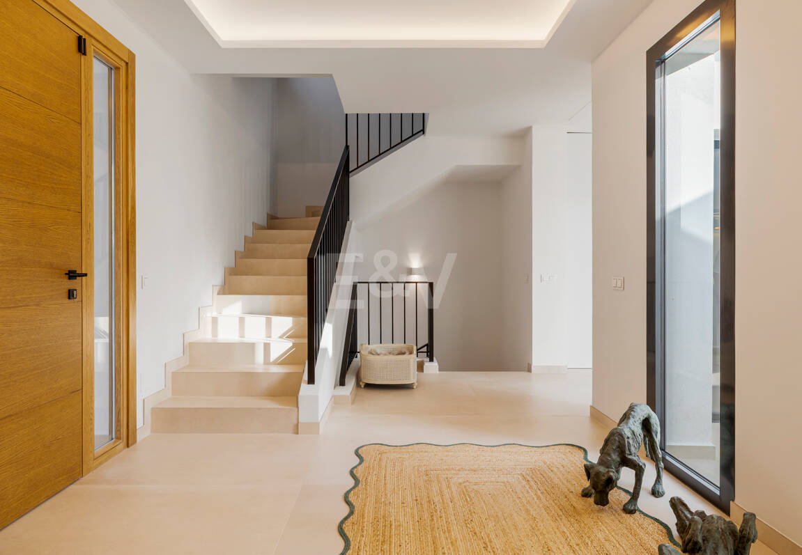 Elegante Zeitgenössische Villa in Las Lomas del Marbella Club an der Goldenen Meile