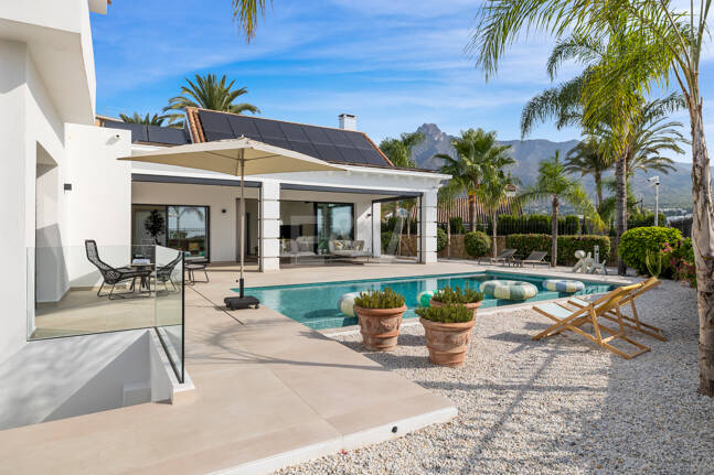 Elegante Zeitgenössische Villa in Las Lomas del Marbella Club an der Goldenen Meile