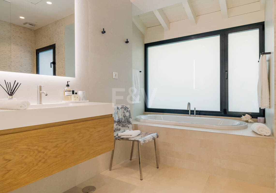 Elegancka Villa Współczesna w klubie Las Lomas del Marbella na Golden Mile