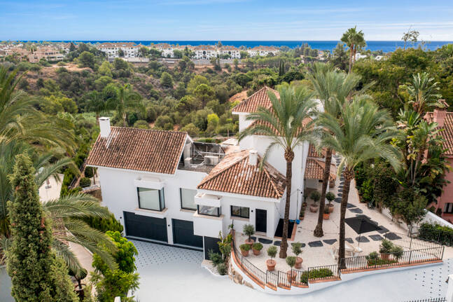 Elegante Zeitgenössische Villa in Las Lomas del Marbella Club an der Goldenen Meile