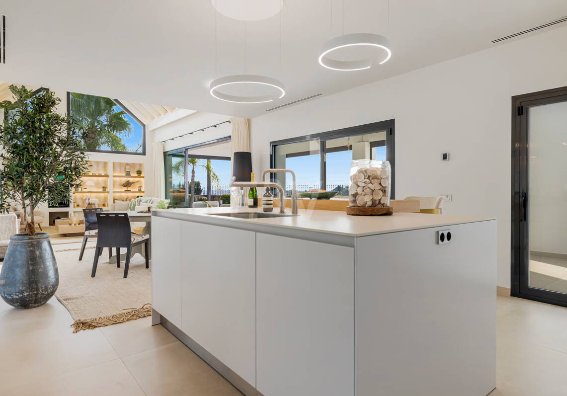 Elegancka Villa Współczesna w klubie Las Lomas del Marbella na Golden Mile