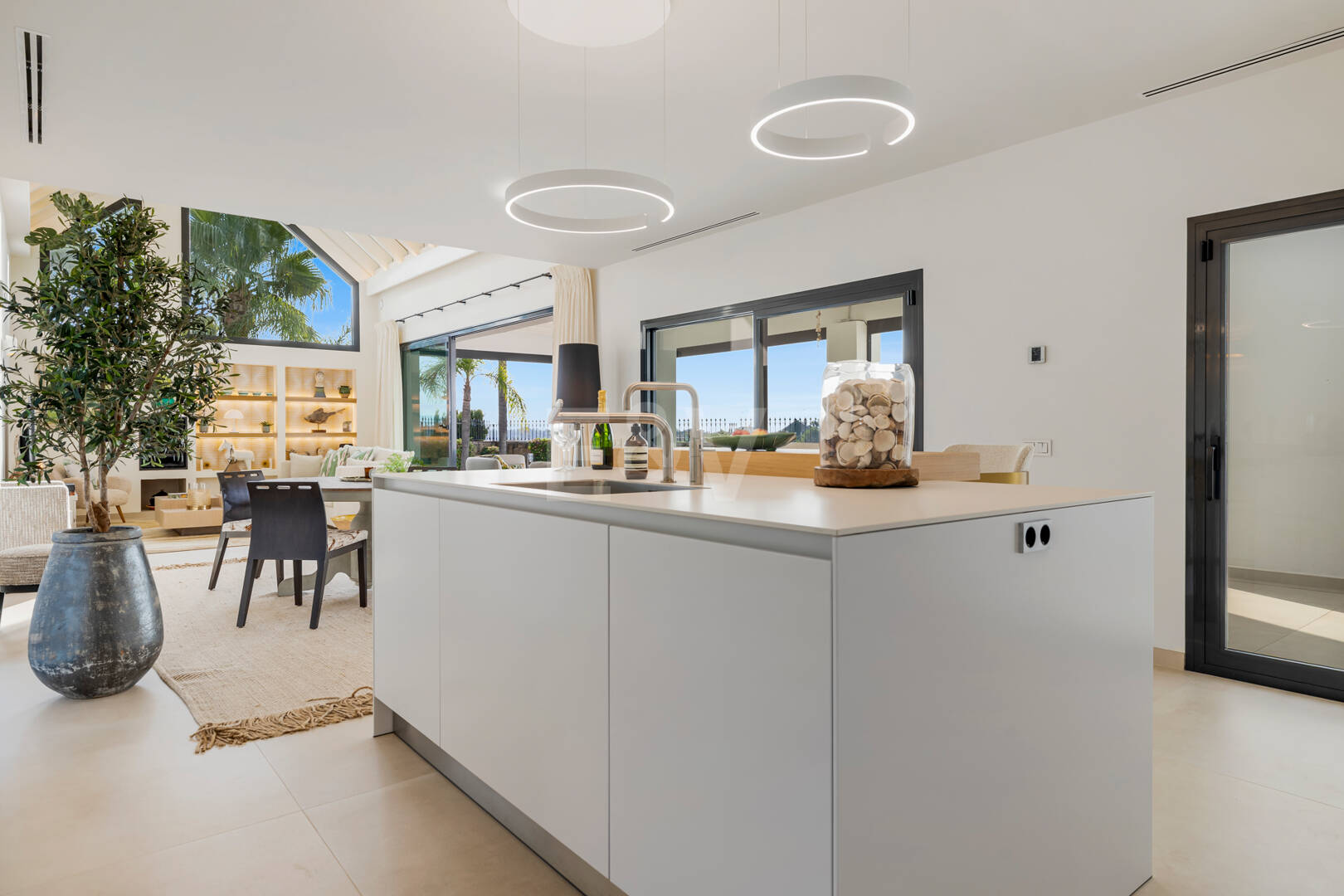 Elegante Zeitgenössische Villa in Las Lomas del Marbella Club an der Goldenen Meile