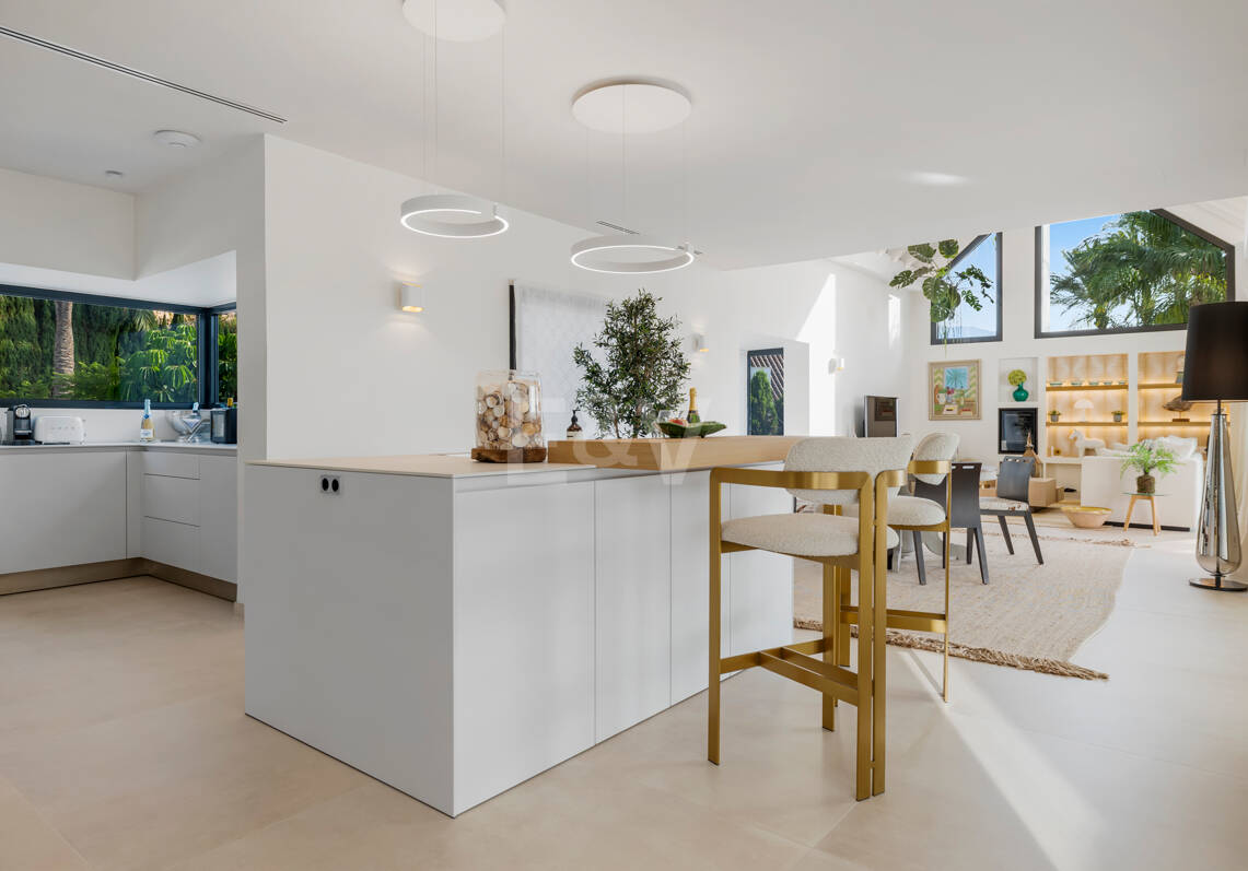 Elegancka Villa Współczesna w klubie Las Lomas del Marbella na Golden Mile