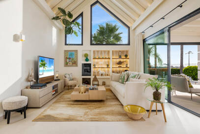 Elegante Zeitgenössische Villa in Las Lomas del Marbella Club an der Goldenen Meile