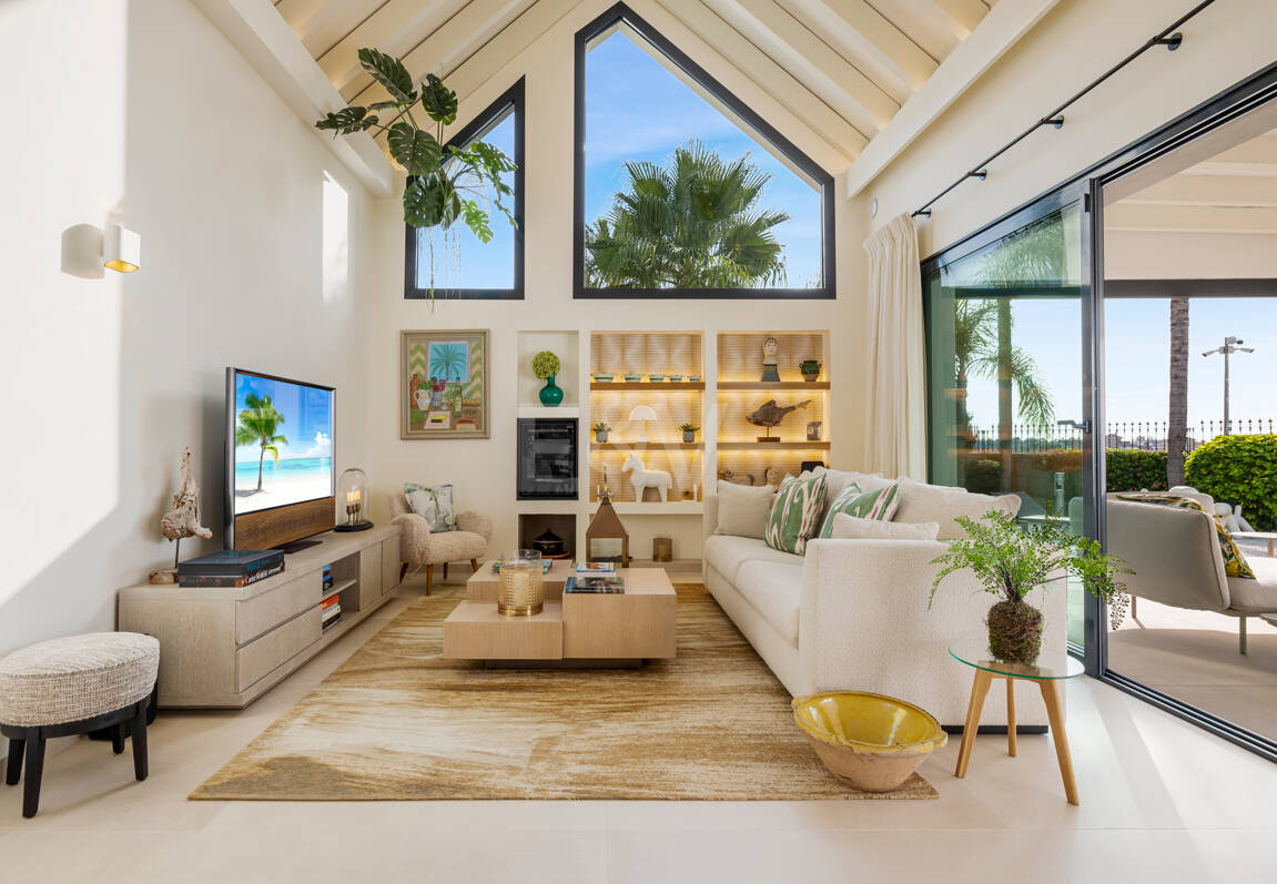 Elegante Zeitgenössische Villa in Las Lomas del Marbella Club an der Goldenen Meile