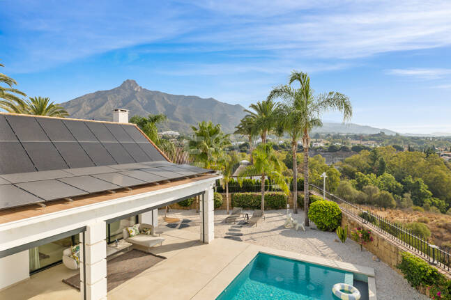 Elegante Zeitgenössische Villa in Las Lomas del Marbella Club an der Goldenen Meile