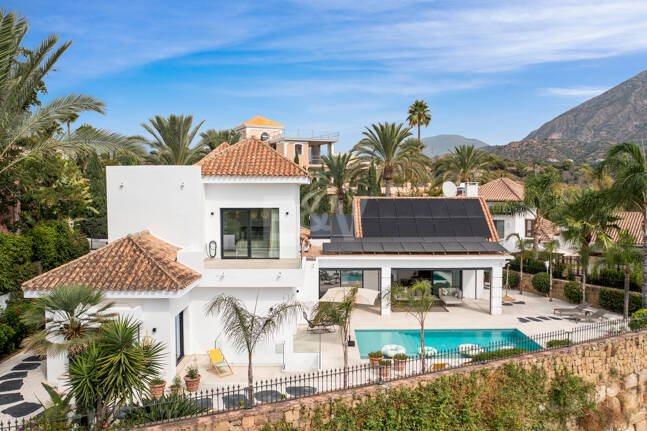 Elegante Zeitgenössische Villa in Las Lomas del Marbella Club an der Goldenen Meile