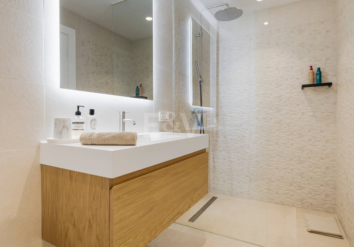 Elegancka Villa Współczesna w klubie Las Lomas del Marbella na Golden Mile