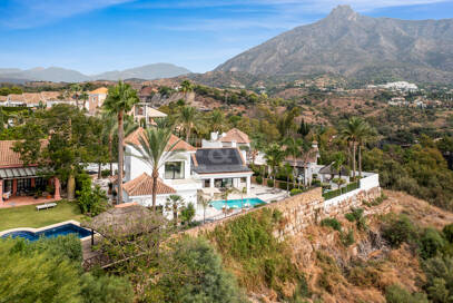 Elegante Zeitgenössische Villa in Las Lomas del Marbella Club an der Goldenen Meile