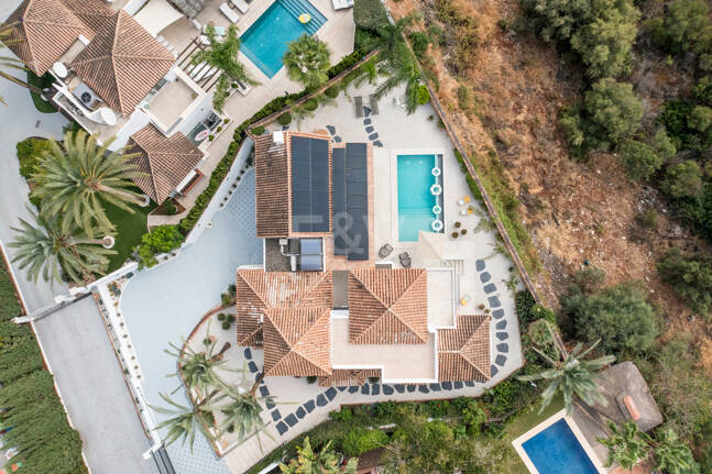 Elegante Zeitgenössische Villa in Las Lomas del Marbella Club an der Goldenen Meile