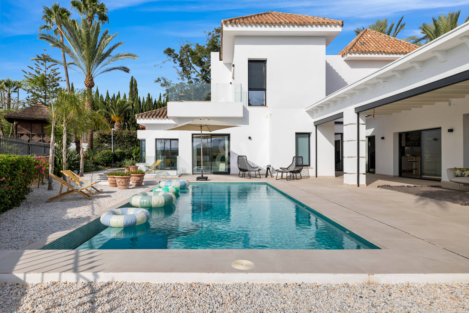 Villa contemporánea elegante en Las Lomas del Marbella Club en la Milla de Oro