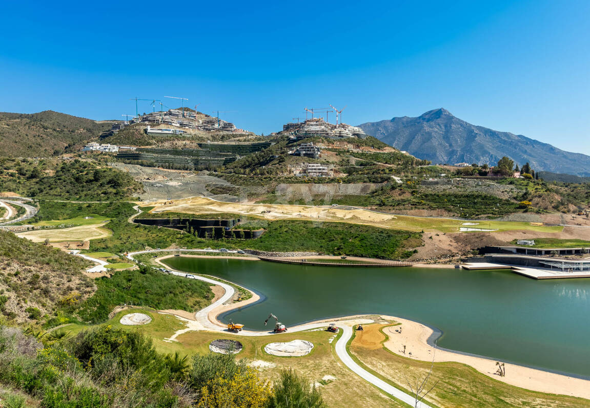 Prime South-Facing Plot with Sea & Mountain Views in Real de la Quinta