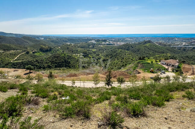 Prime South-Facing Plot with Sea & Mountain Views in Real de la Quinta