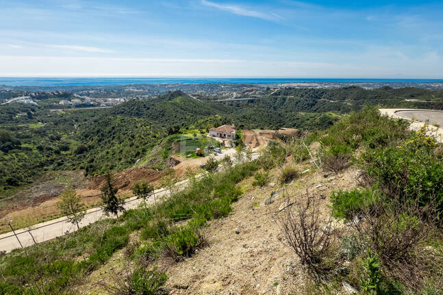 Prime South-Facing Plot with Sea & Mountain Views in Real de la Quinta