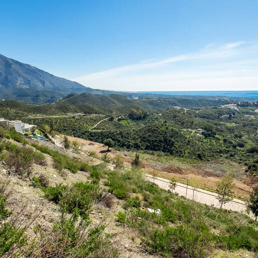 Prime South-Facing Plot with Sea & Mountain Views in Real de la Quinta